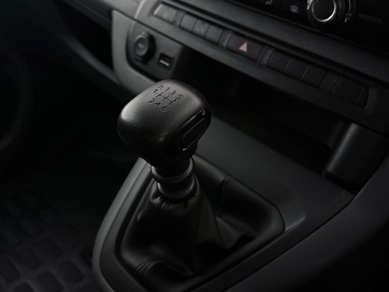 Citroen Dispatch thumbnail Interior Front