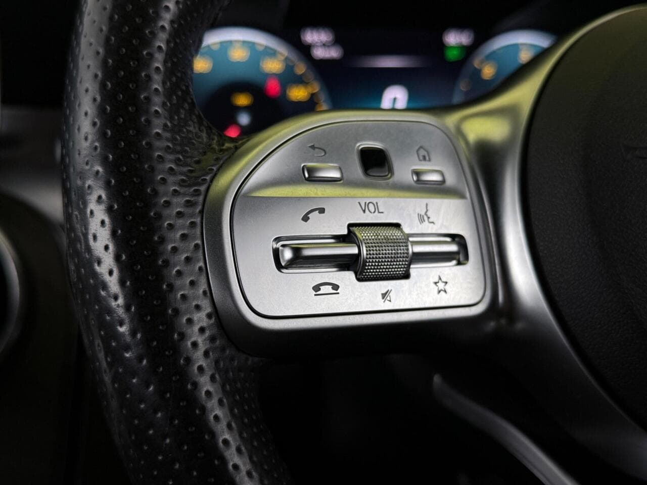 Mercedes-Benz C Class thumbnail Misc Controls