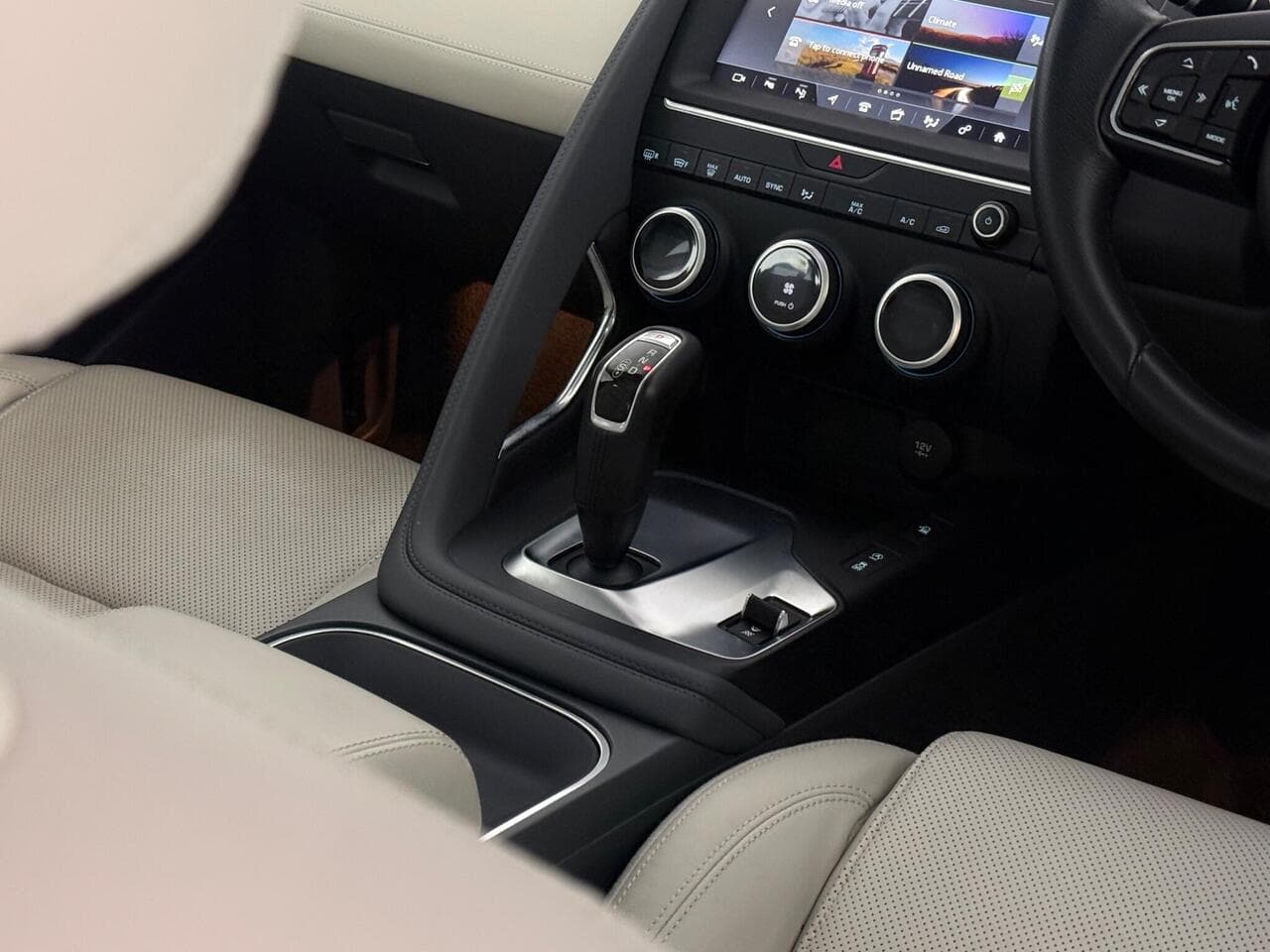 Jaguar E-PACE thumbnail Interior Front