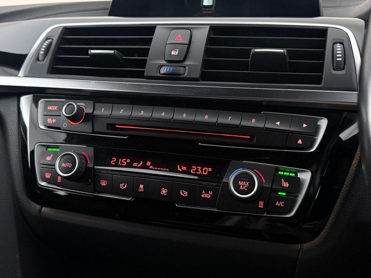 BMW 3 Series thumbnail Infotainment System