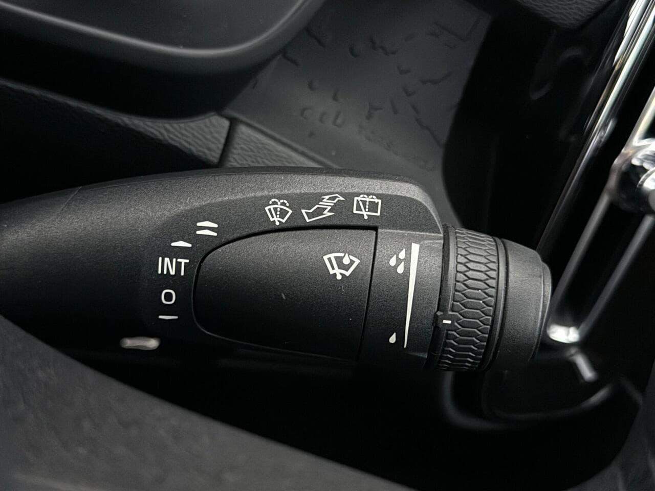 Volvo XC40 thumbnail Misc Controls