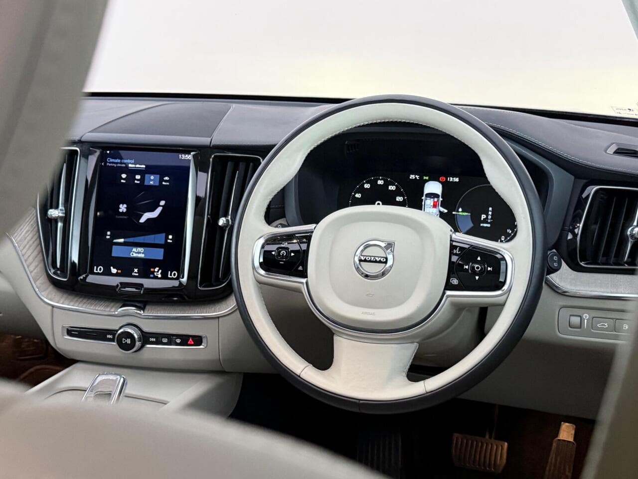 Volvo XC60 thumbnail Steering Wheel