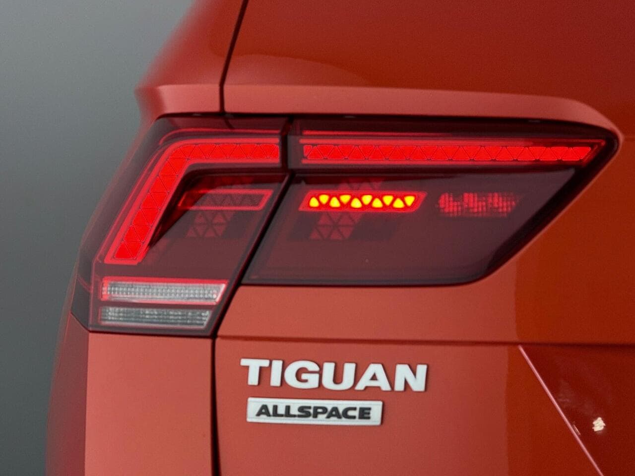 Volkswagen Tiguan Allspace thumbnail Lights Rear