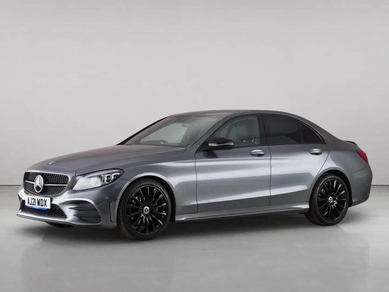 Mercedes-Benz C Class thumbnail Front Left