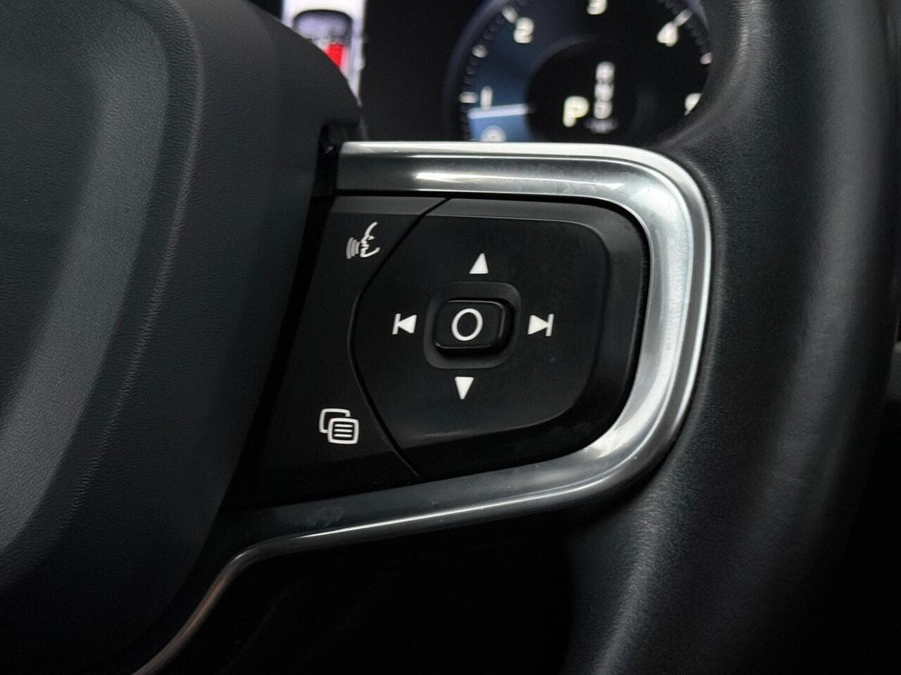Volvo XC40 thumbnail Misc Controls