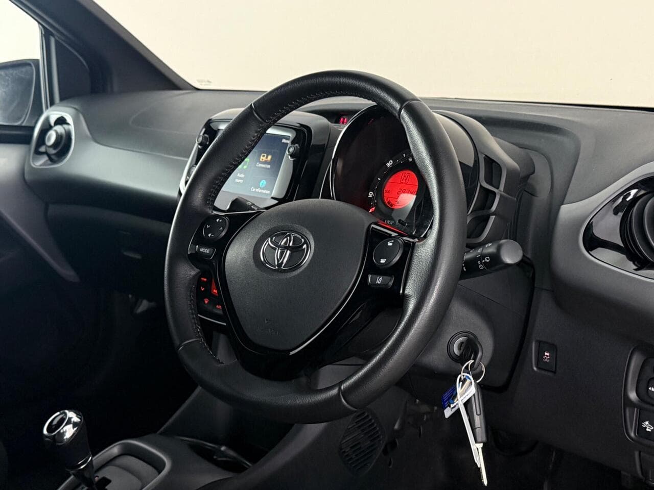 Toyota AYGO thumbnail Interior Front