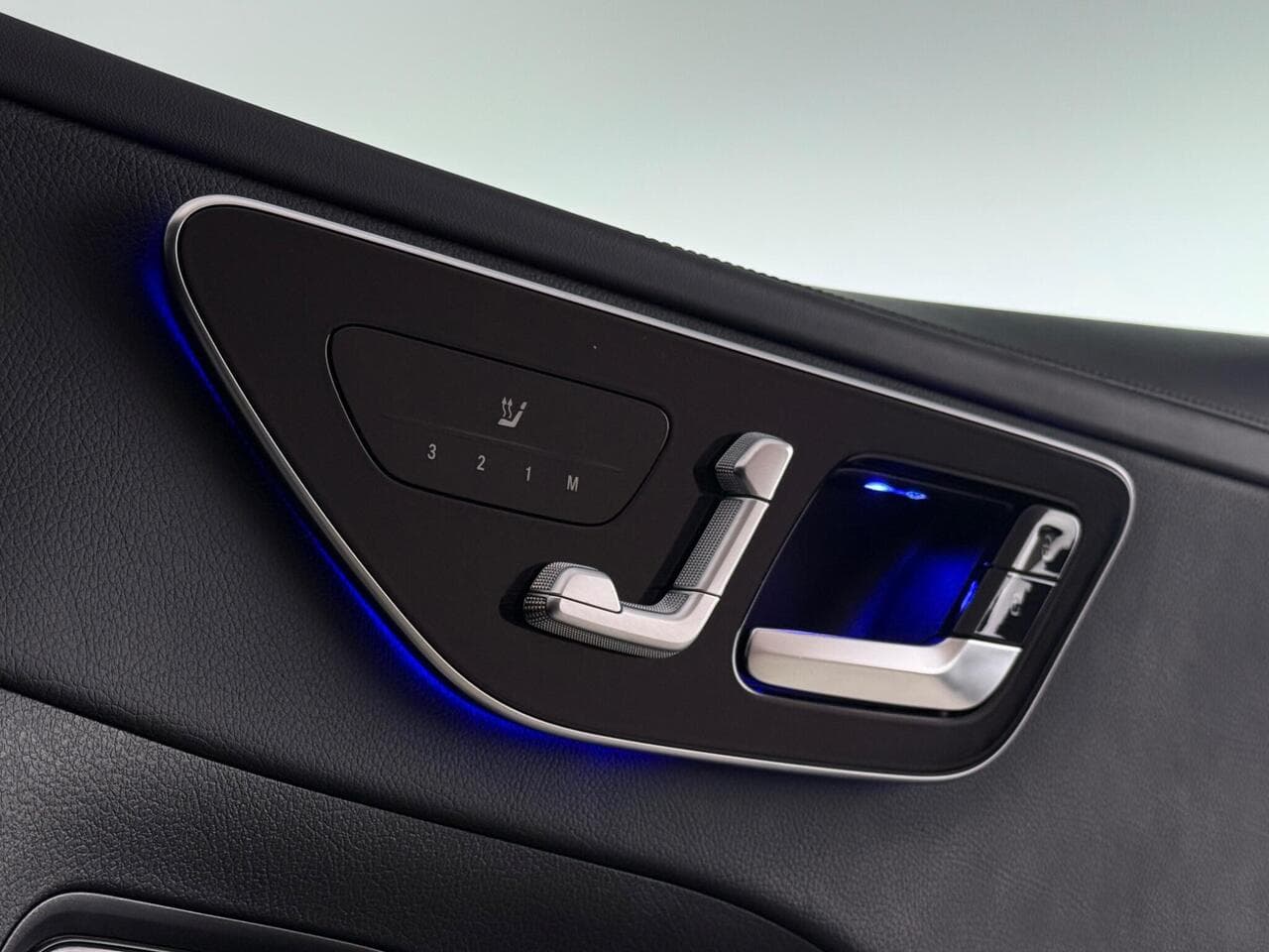 Mercedes-Benz C Class thumbnail Misc Controls