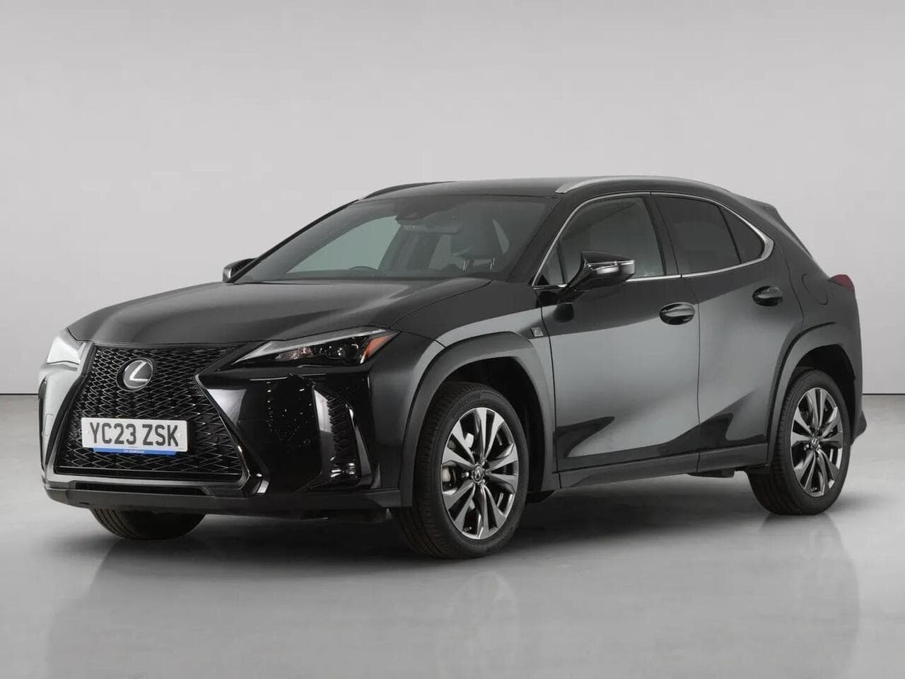 Lexus UX thumbnail Front Left