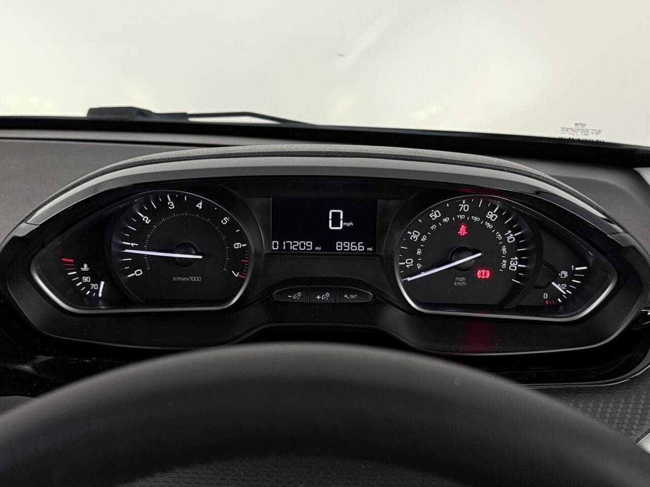 Peugeot 208 thumbnail Driver Instruments