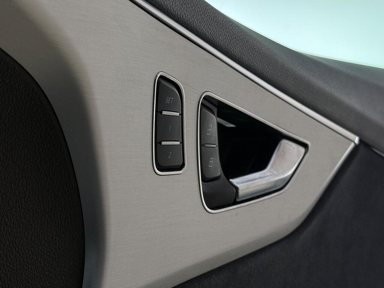 Audi Q8 thumbnail Misc Controls