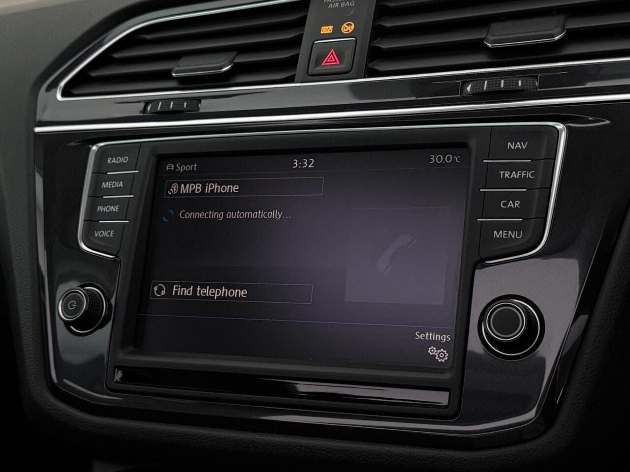 Volkswagen Tiguan thumbnail Infotainment System