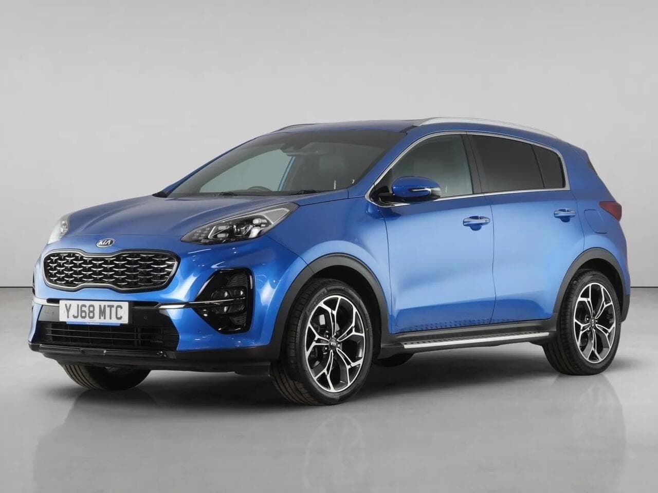 Kia Sportage thumbnail Front Left