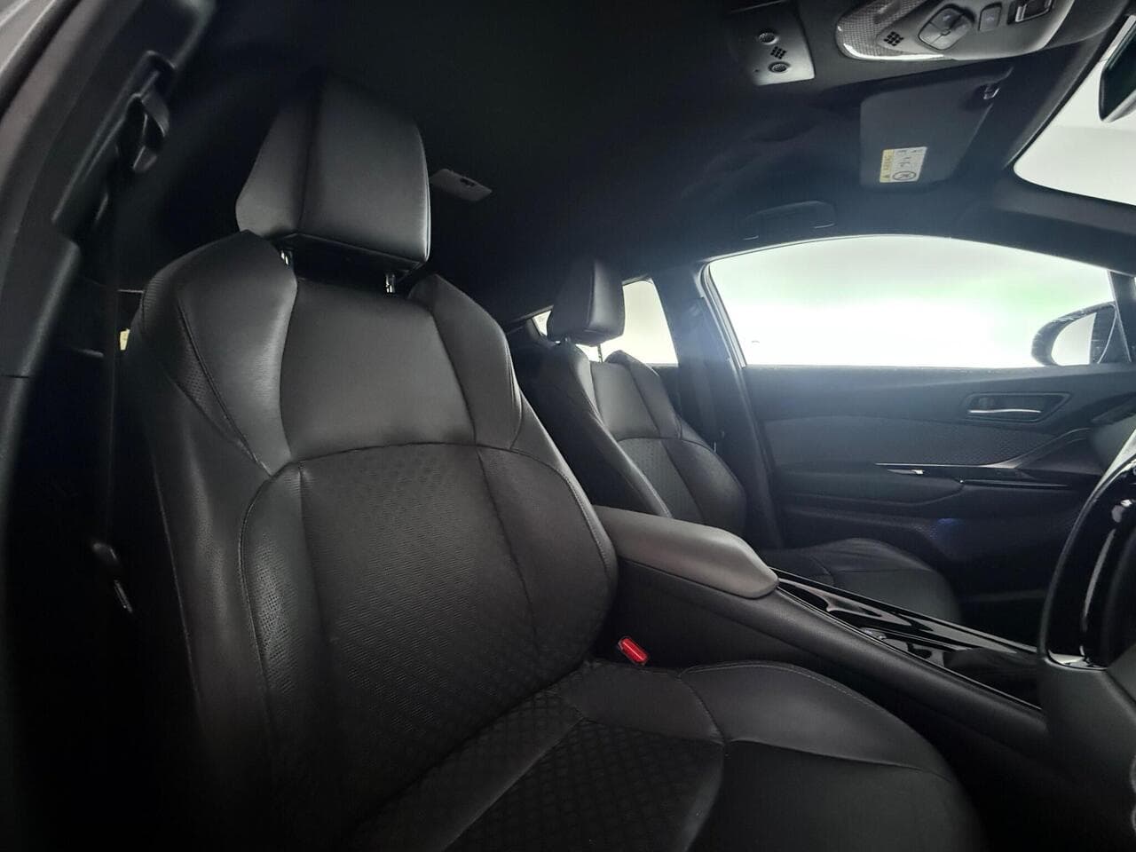 Toyota C-HR thumbnail Seat Driver