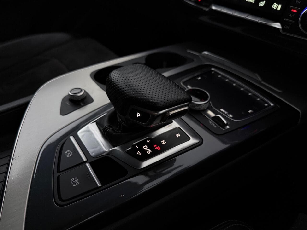 Audi Q7 thumbnail Misc Controls