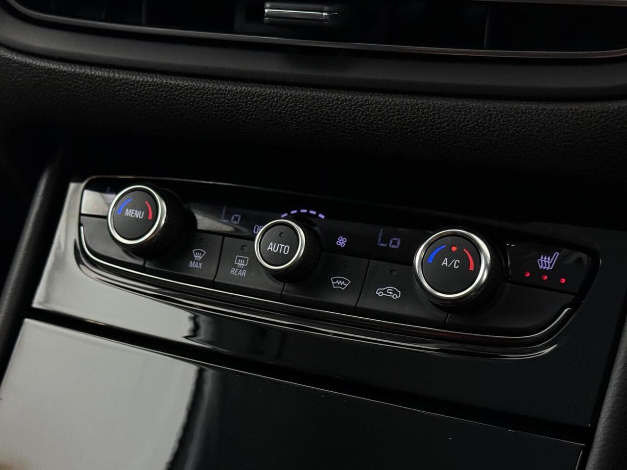 Vauxhall Grandland thumbnail Misc Controls