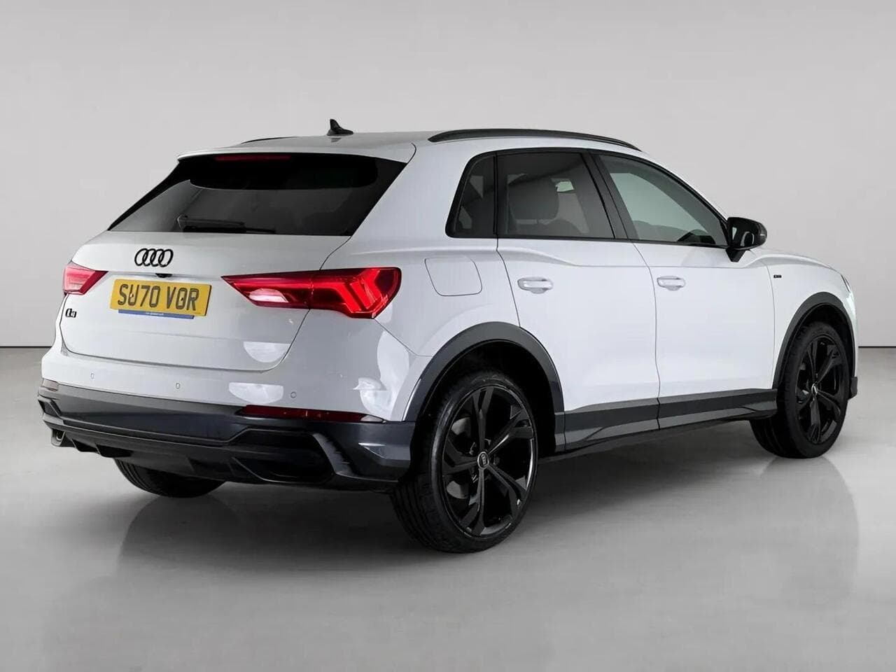 Audi Q3 thumbnail Rear Right