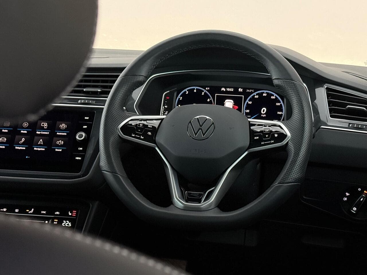 Volkswagen Tiguan thumbnail Steering Wheel