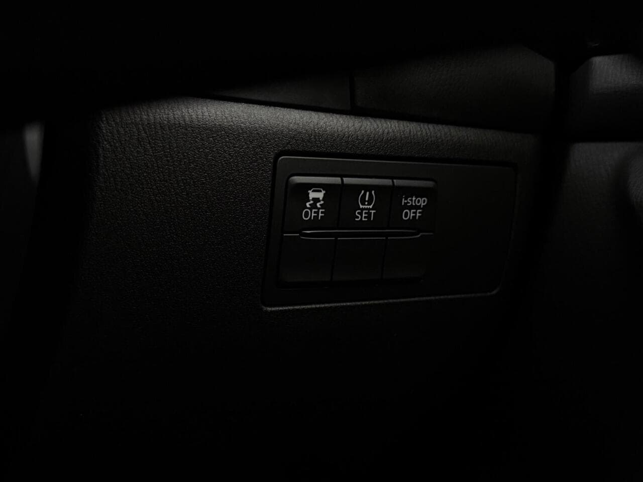 Mazda Mazda3 thumbnail Misc Controls