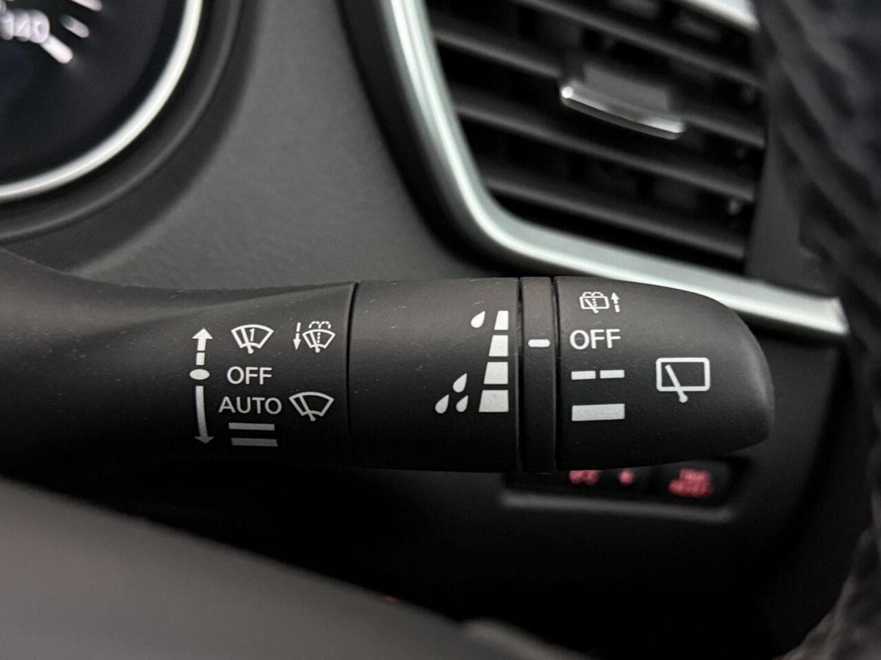 Nissan Qashqai thumbnail Misc Controls