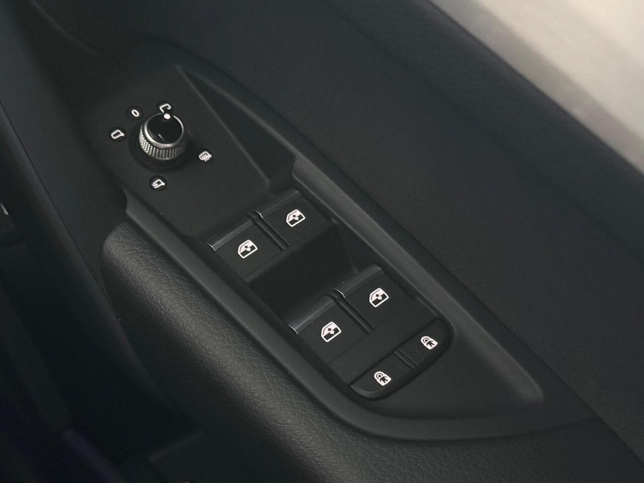 Audi Q5 thumbnail Misc Controls