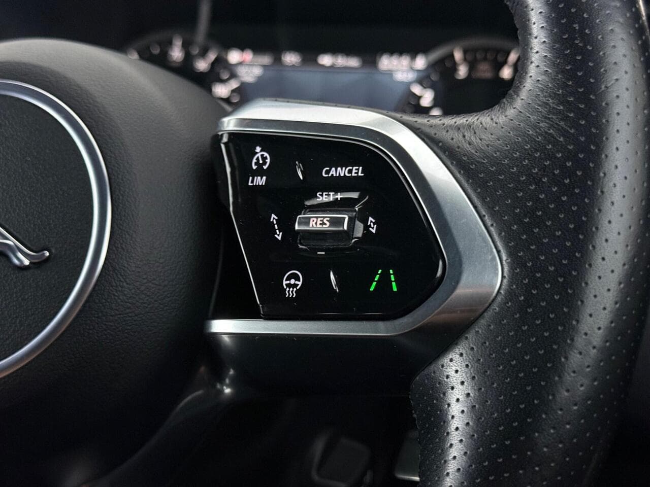 Jaguar F-PACE thumbnail Misc Controls