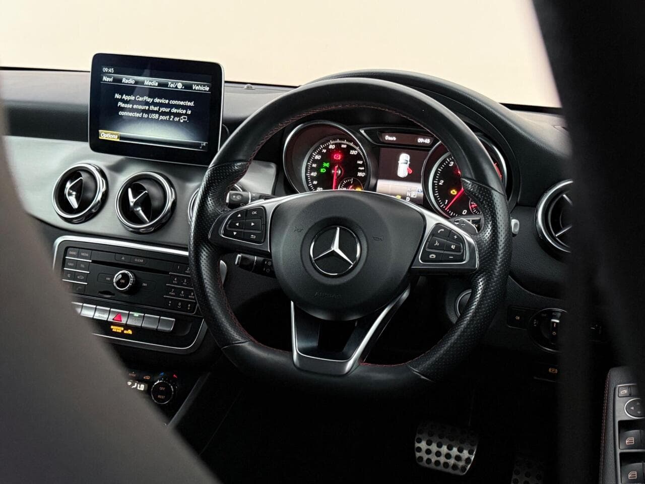 Mercedes-Benz GLA thumbnail Steering Wheel