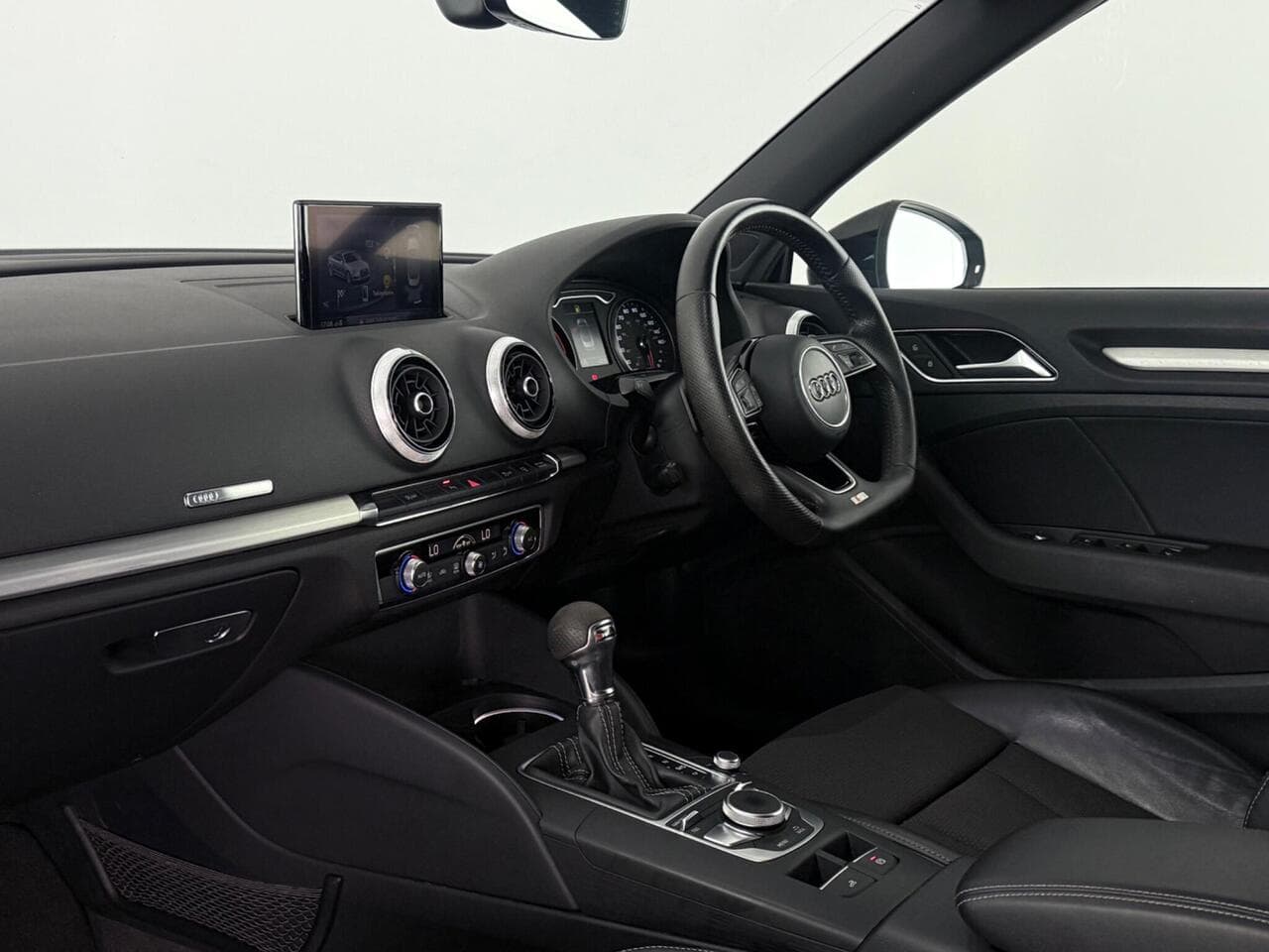 Audi A3 Cabriolet thumbnail Interior Front