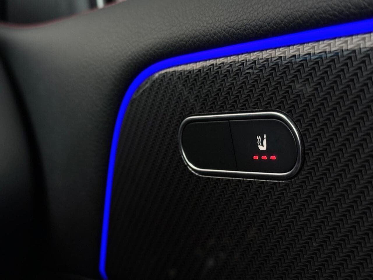 Mercedes-Benz GLA thumbnail Misc Controls