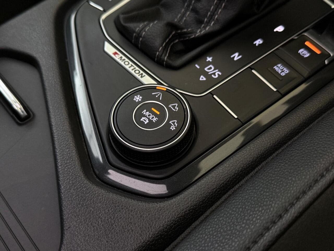 Volkswagen Tiguan thumbnail Misc Controls