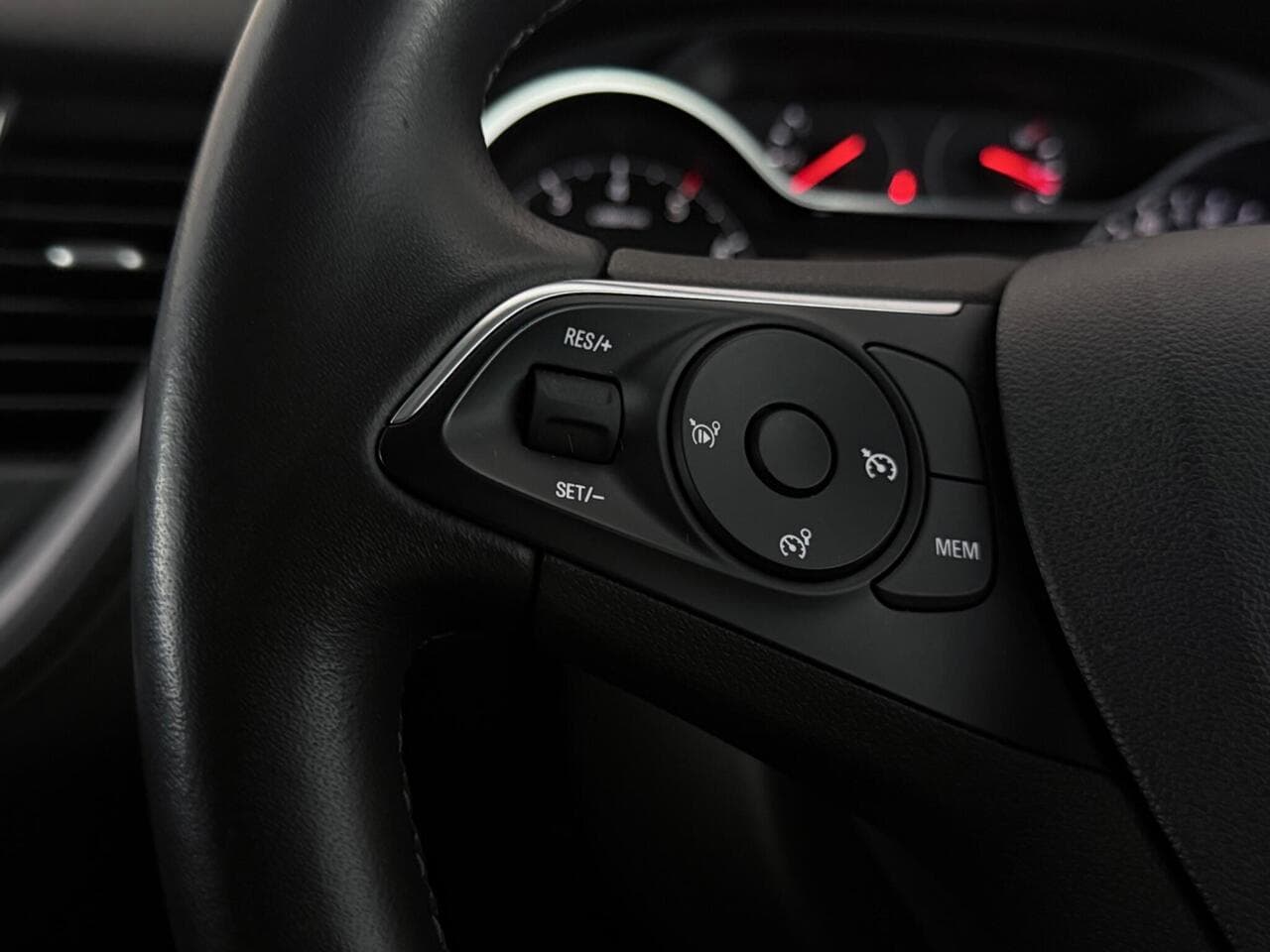 Vauxhall Grandland X thumbnail Misc Controls