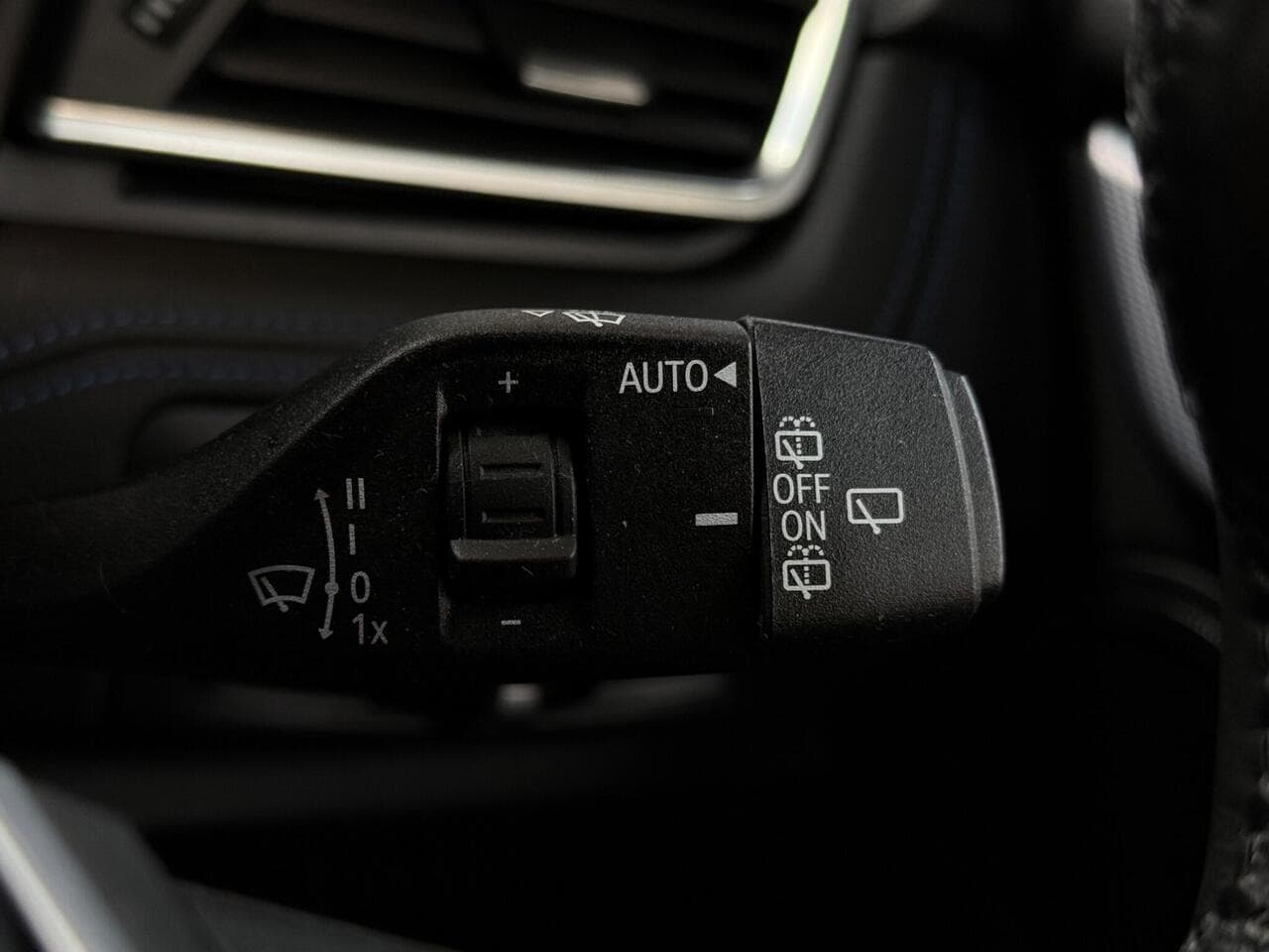 BMW 2 Series Active Tourer thumbnail Misc Controls