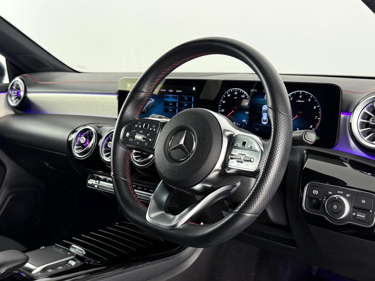 Mercedes-Benz CLA thumbnail Interior Front