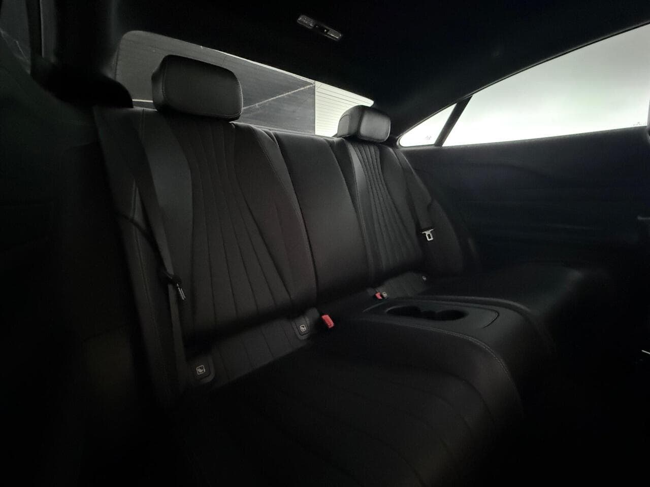 Mercedes-Benz E Class thumbnail Seats Rear