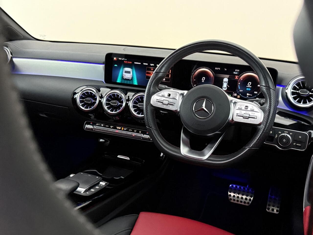 Mercedes-Benz CLA thumbnail Interior Front