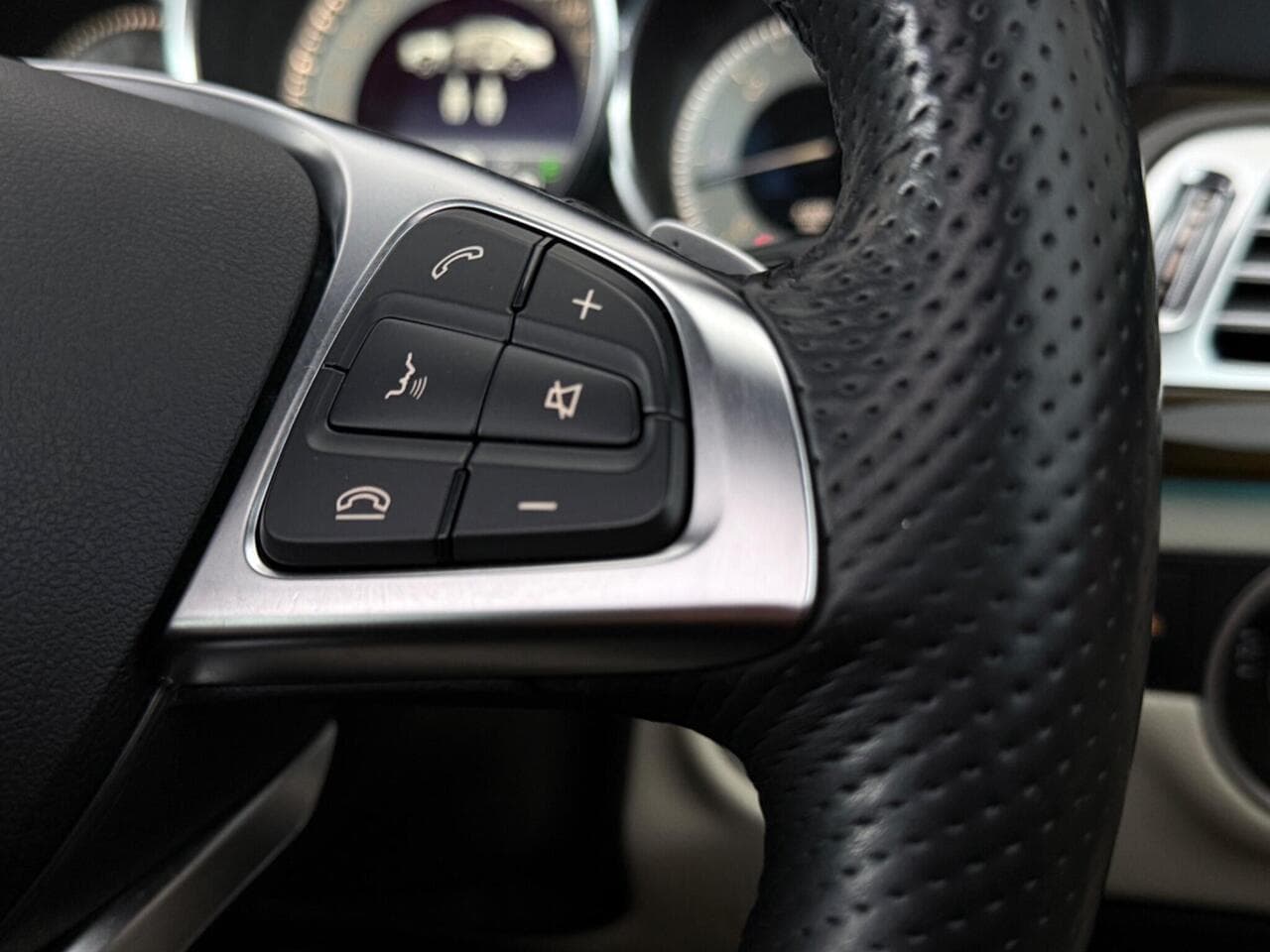 Mercedes-Benz CLS thumbnail Misc Controls