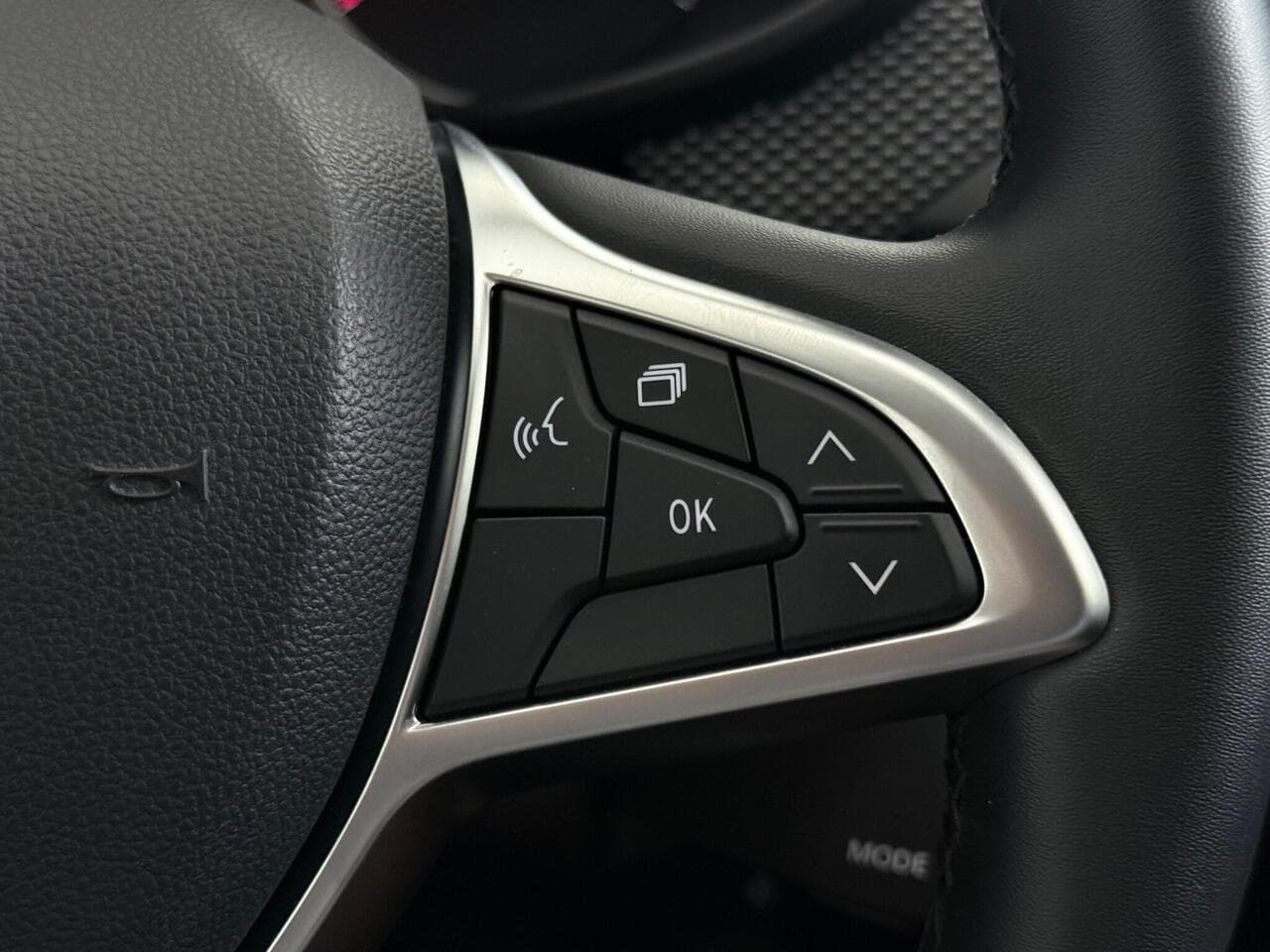 Dacia Sandero Stepway thumbnail Misc Controls