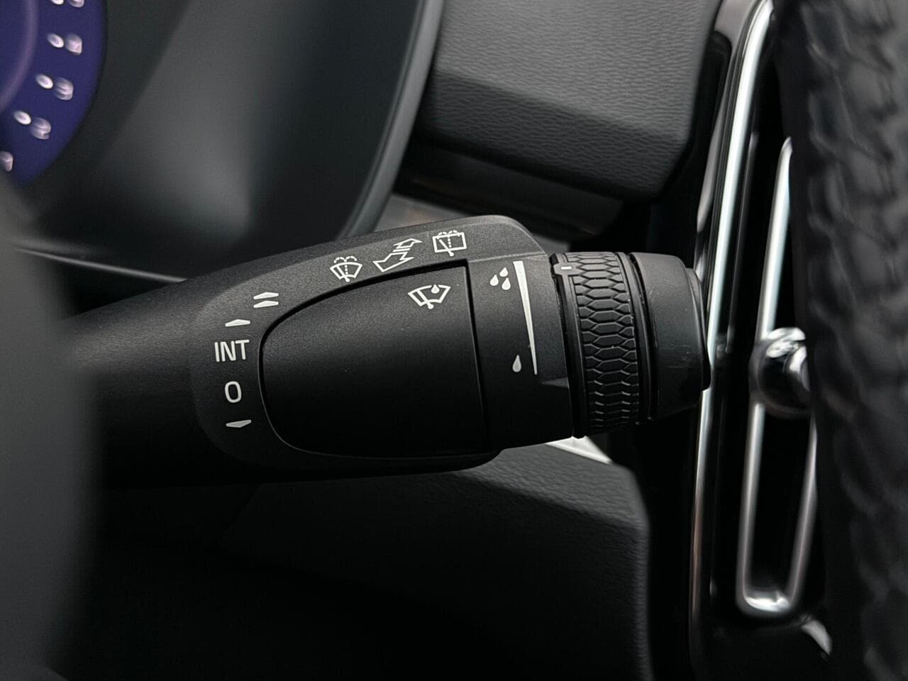 Volvo XC40 thumbnail Misc Controls