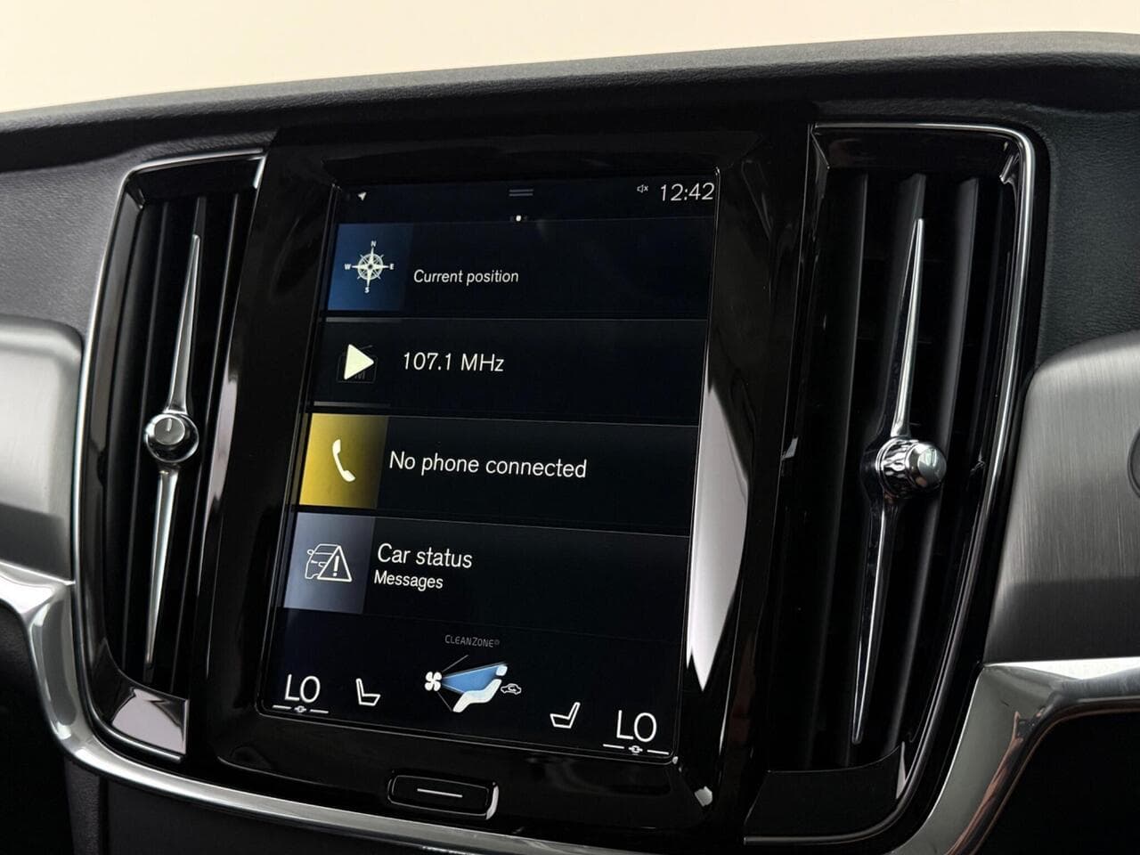 Volvo V90 thumbnail Infotainment System