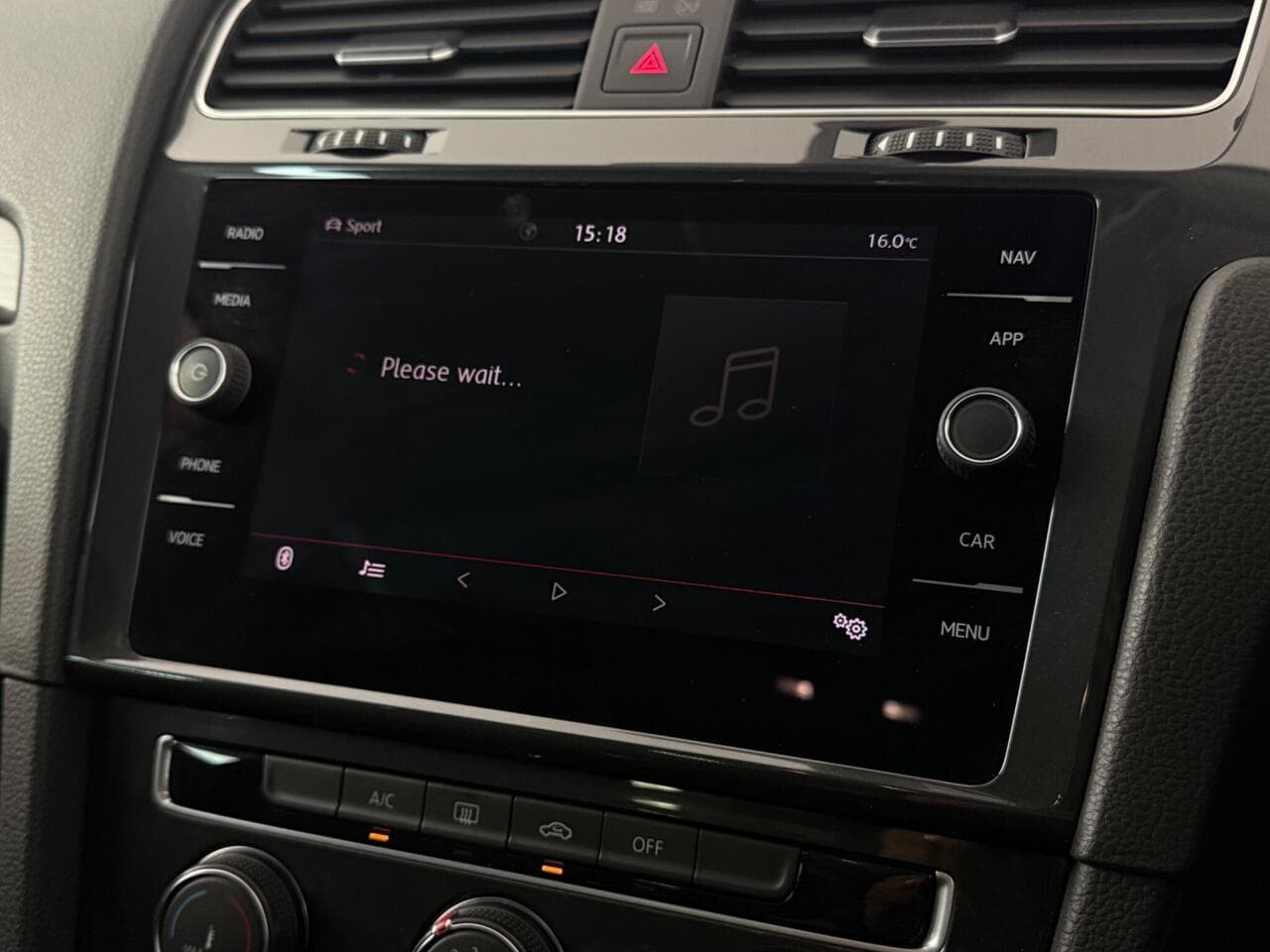 Volkswagen Golf thumbnail Infotainment System