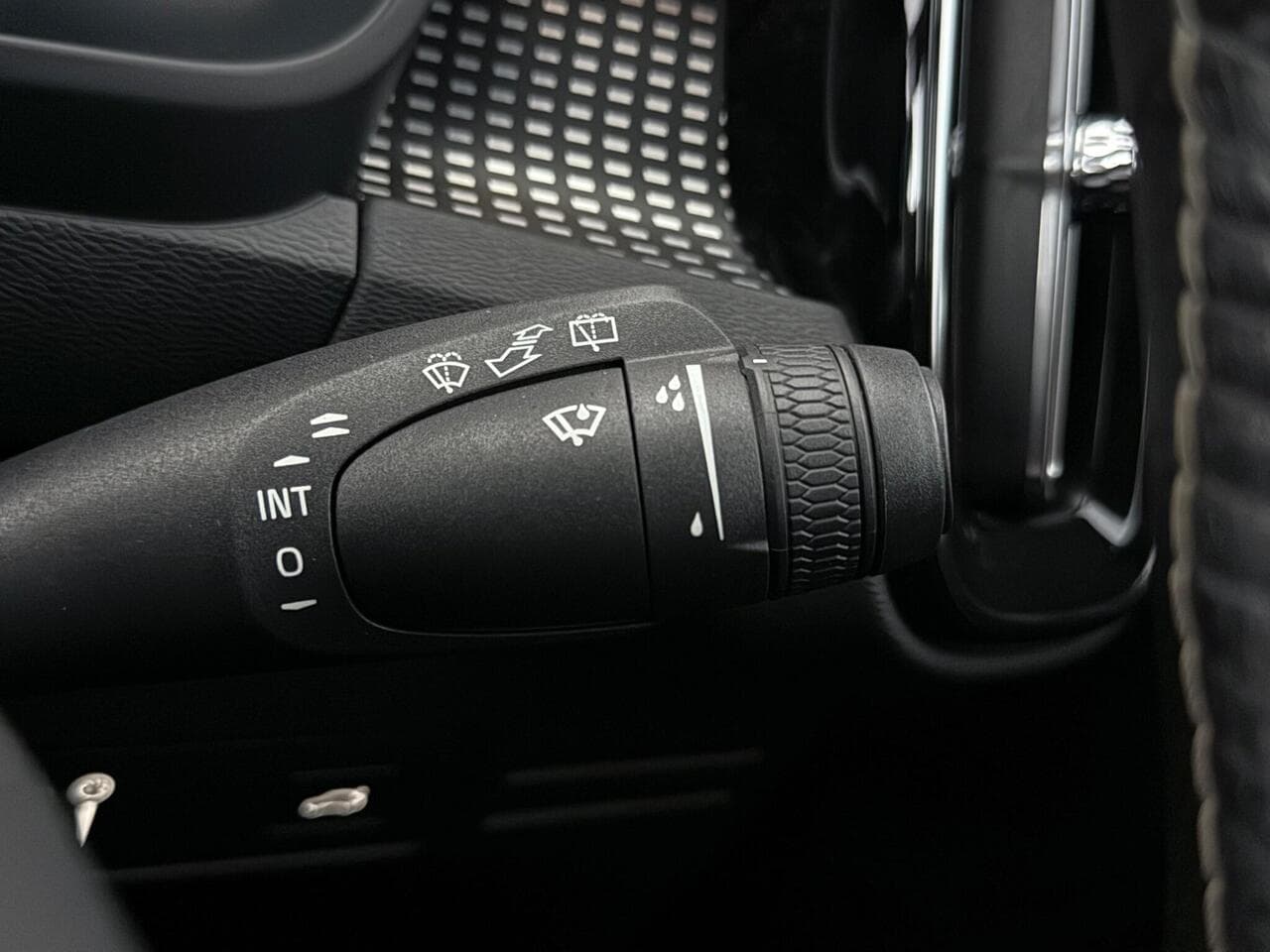 Volvo XC40 thumbnail Misc Controls