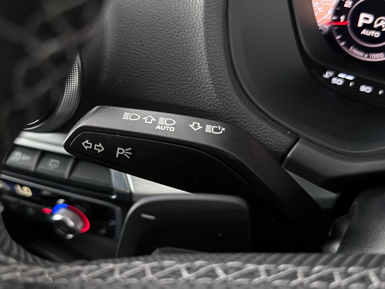 Audi Q2 thumbnail Misc Controls