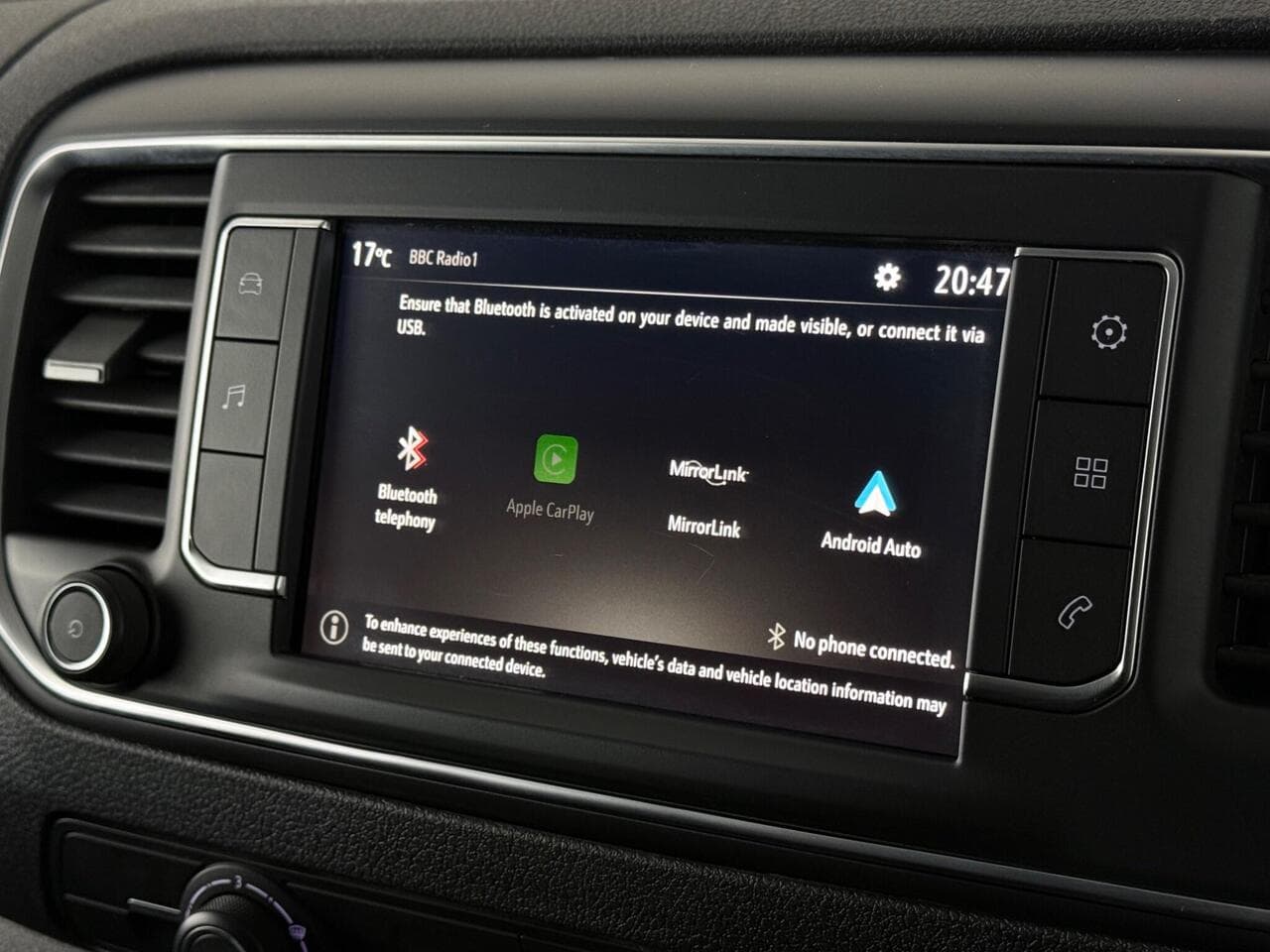 Vauxhall Vivaro thumbnail Infotainment System