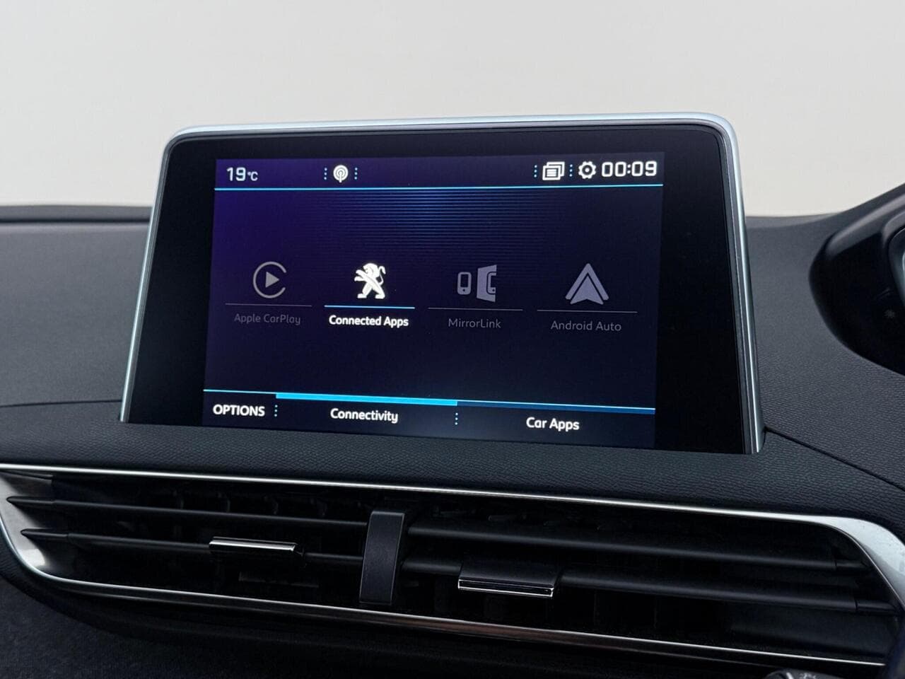 Peugeot 5008 thumbnail Infotainment System