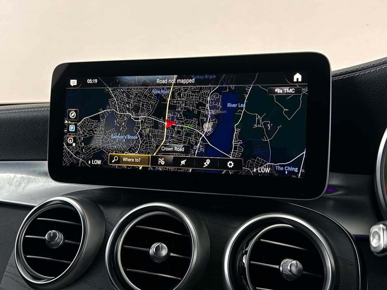 Mercedes-Benz GLC thumbnail Infotainment System