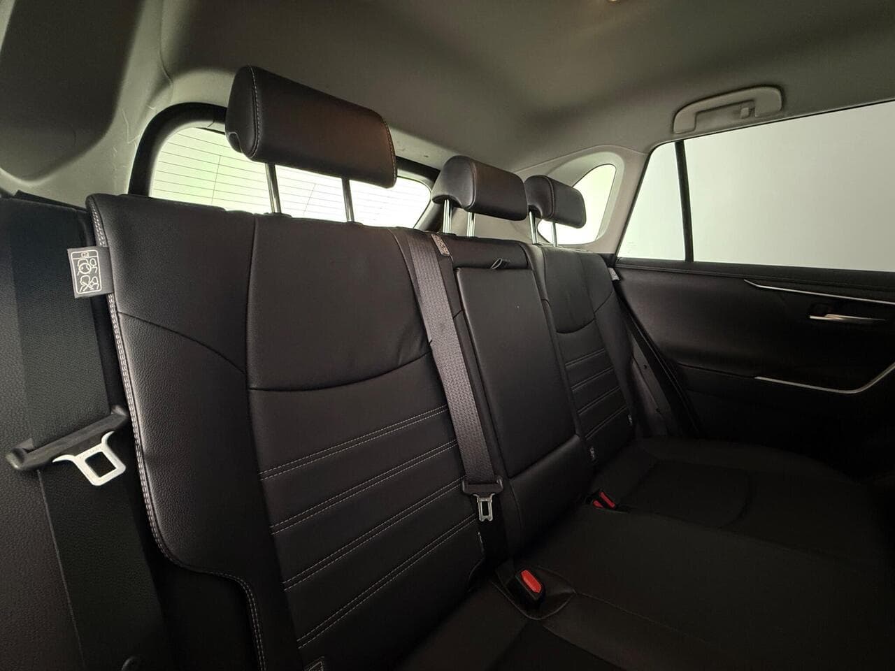 Toyota RAV4 thumbnail Seats Rear