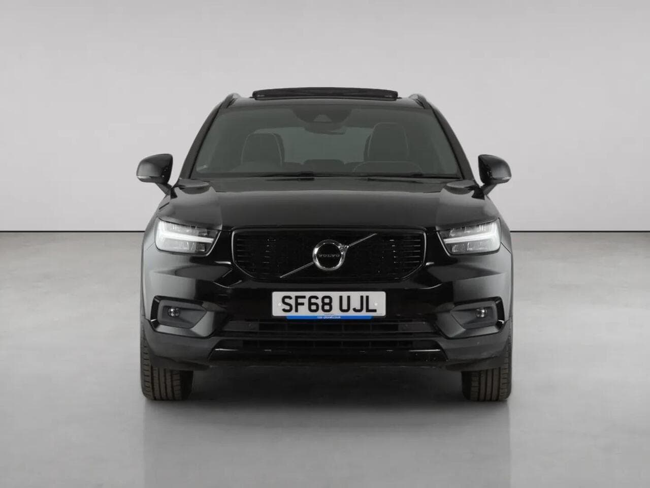 Volvo XC40 thumbnail Front