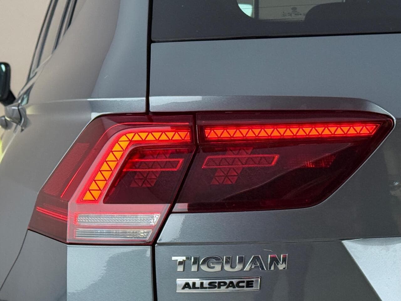 Volkswagen Tiguan Allspace thumbnail Lights Rear