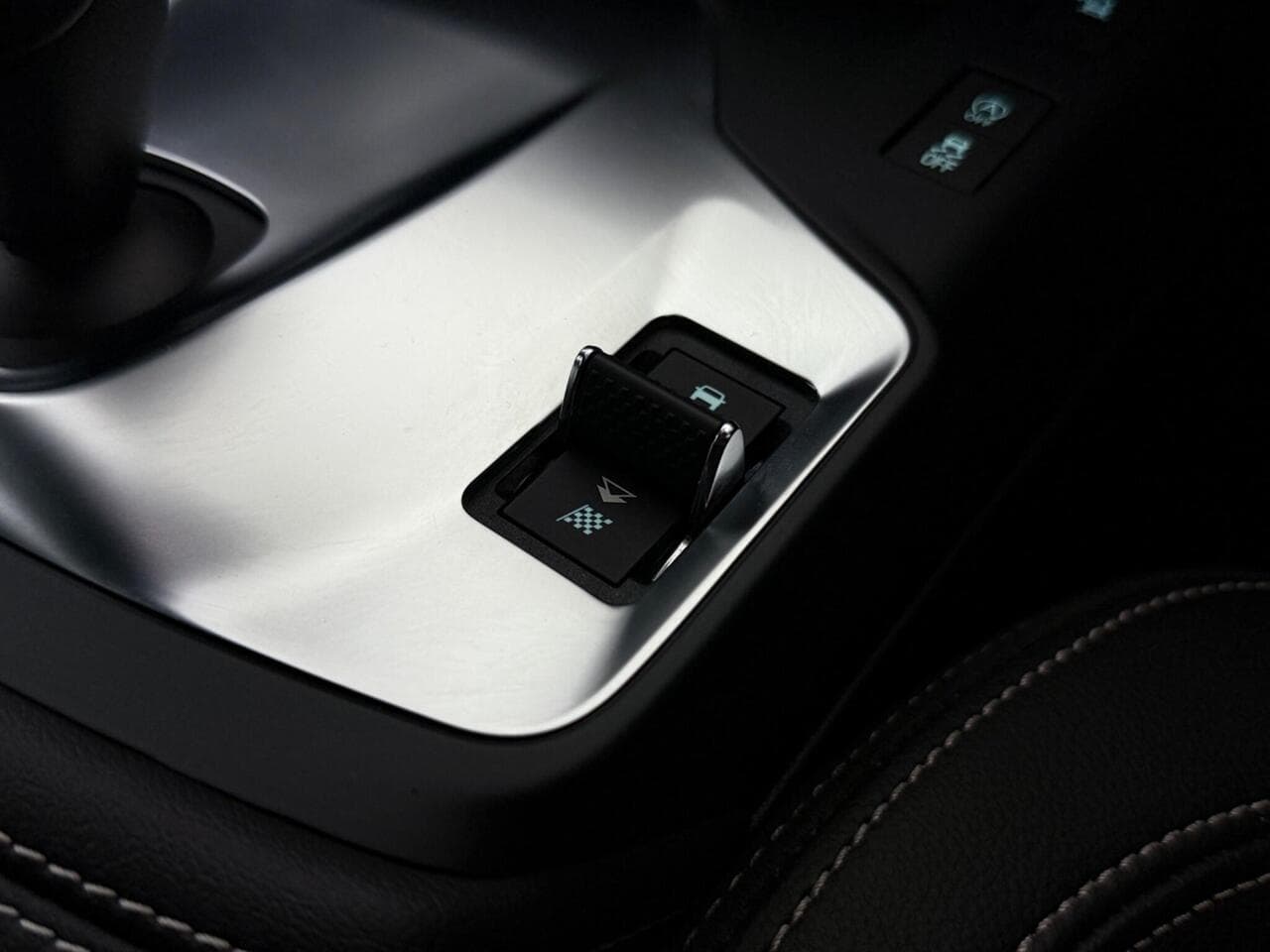 Jaguar E-PACE thumbnail Misc Controls