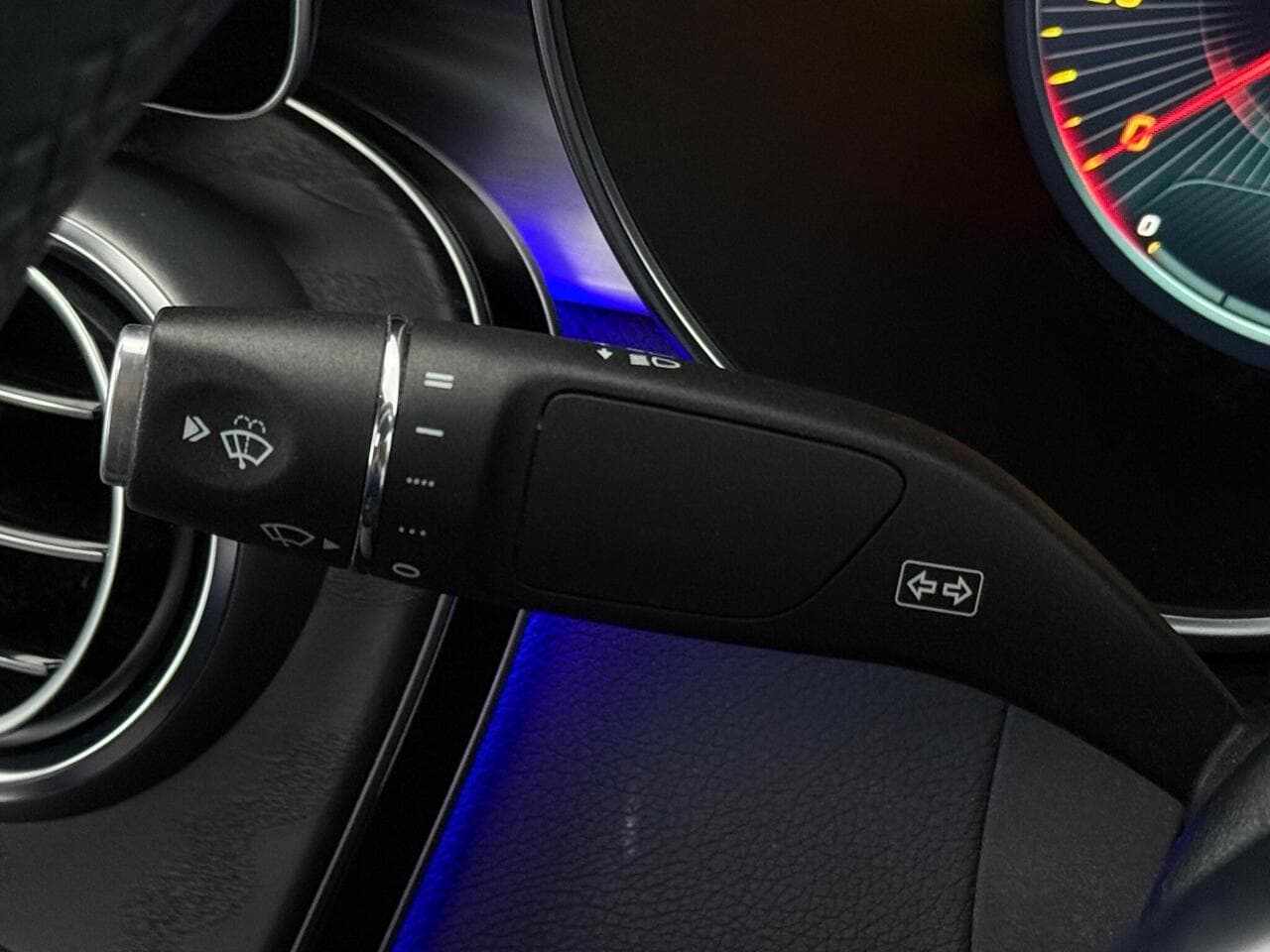 Mercedes-Benz C Class thumbnail Misc Controls