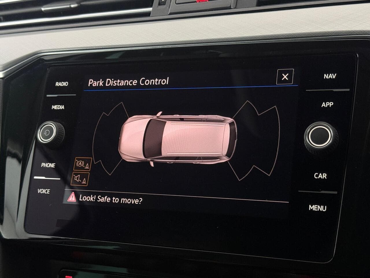 Volkswagen Passat thumbnail Infotainment System